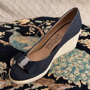 SALVATORE FERRAGAMO GORGEOUS WEDGE